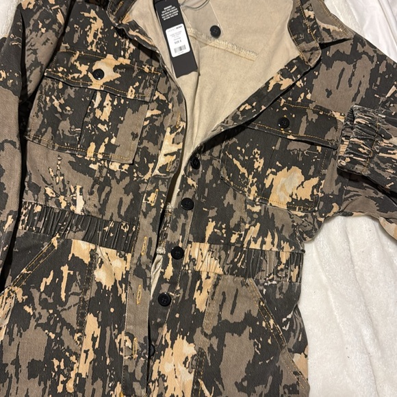 Fashion Nova camo jumpsuit - Picture 3 of 3